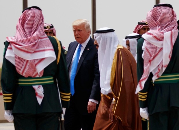 Tổng thống Mỹ Donald Trump và các nhà lãnh đạo Ả rập Xê út trong chuyến viếng thăm chính thức của ông đến quốc gia này