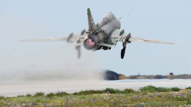 Một máy bay chiến đấu của không quân Syria xuất kích