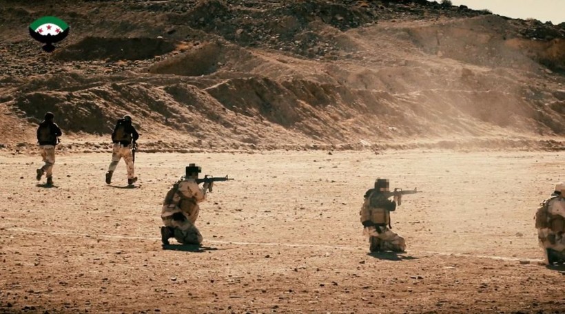 Lực lượng đặc nhiệm cố vấn Mỹ huấn luyện các tay súng thánh chiến trên vùng sa mạc phía nam Syria