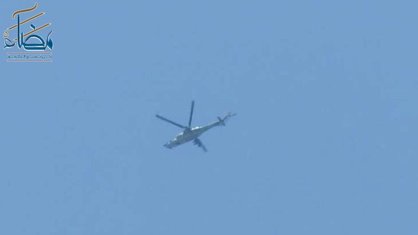 Trực thăng tấn công (có thể của quân đội Syria) đang hoạt động trên bầu trời Daraa