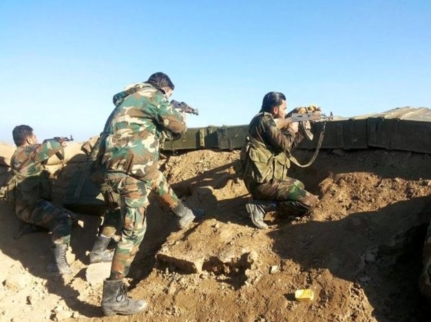 Binh sĩ quân đội Syria phòng thủ trong thành phố Deir Ezzor
