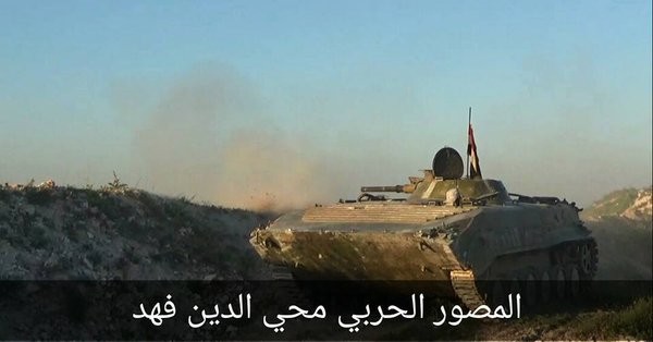 Xe thiết giáp quân đội Syria tấn công ở Hama