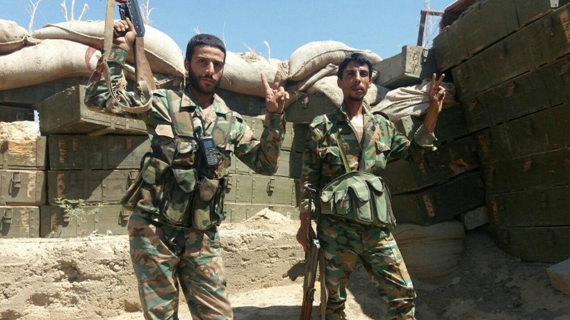 Binh sĩ quân đội Syria trên chiến trường phía đông Hama
