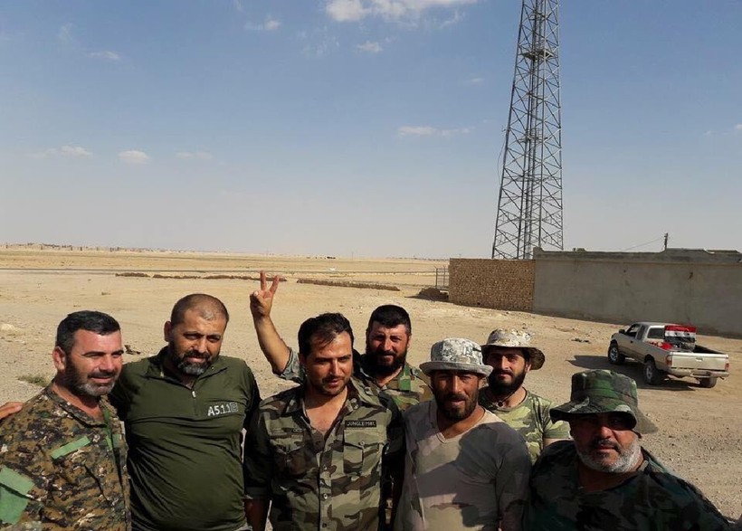 Binh sĩ quân đội Syria trên khu vực thị trấn Resafa vừa giải phóng