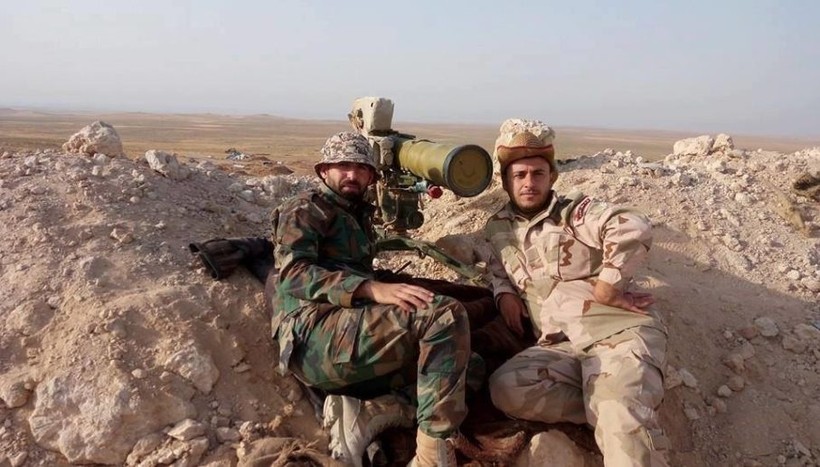 Binh sĩ lực lượng Diều hâu Sa mạc trên chiến trường Hama