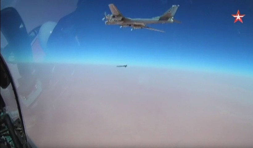 Máy bay ném bom chiến lược Tu-95MS phóng tên lửa hành trình Kh-101 