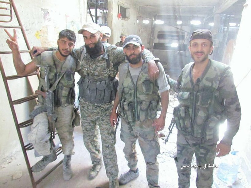 Một nhóm binh sĩ Syria trên chiến trường ngoại ô Damascus