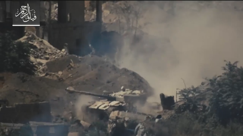 Xe tăng T-72 quân đội Syria tiếp tục tiến vào chiến tuyến khu vực ngoại ô Damascus