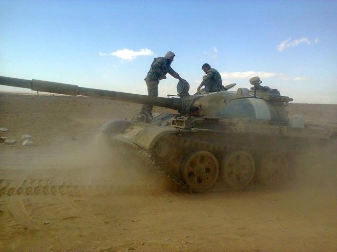 Tăng thiết giáp lực lượng Tiger tiến công về hướng thành phố Raqqa