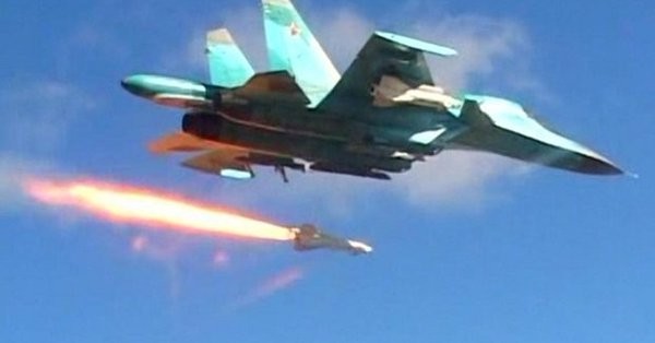 Máy bay ném bom chiến trường Su-34 không kích ở Syria