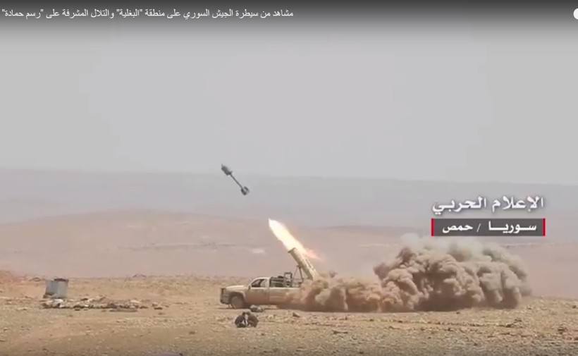 Xe bán tải phóng tên lửa tự chế của quân đội Syria