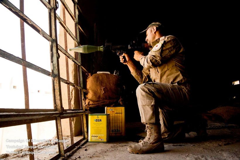 Binh sĩ người Kurd chiến đấu trên chiến trường Raqqa