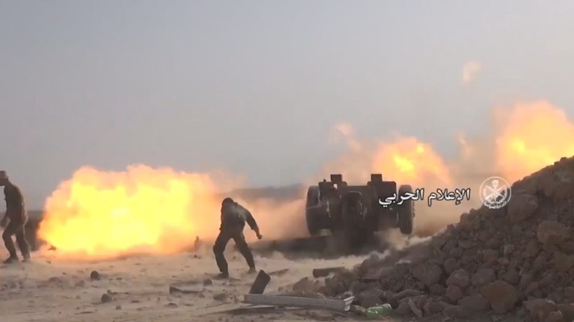Quân đội Syria bắn phá dữ dội chiến tuyến của IS trên vùng sa mạc phía đông tỉnh Homs - Anh minh họa từ Video