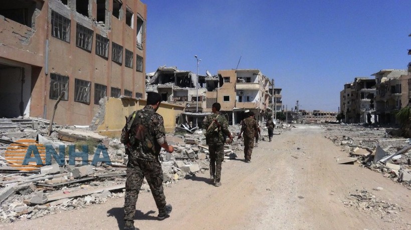 Lực lượng Dân chủ Syria SDF trong khu vực vừa giải phóng khỏi sự chiếm đóng của khủng bố IS