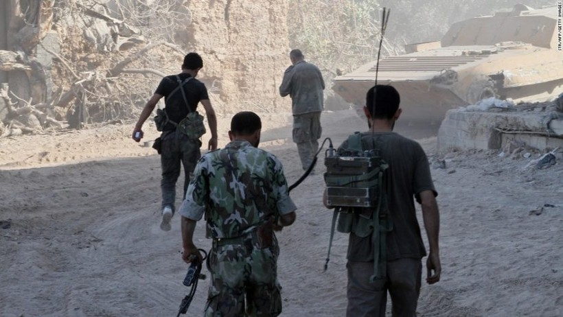 Binh sĩ quân đội Syria trên chiến trường vùng ngoại ô Damascus