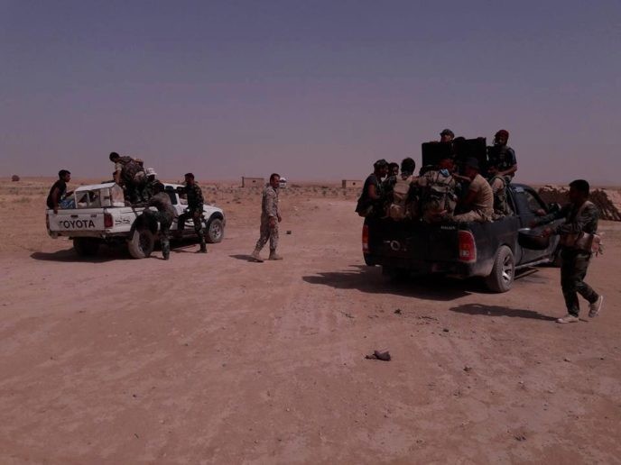 Binh sĩ lực lượng Tiger và chiến binh bộ tộc Raqqa trên đường tiến công về tỉnh Deir Ezzor