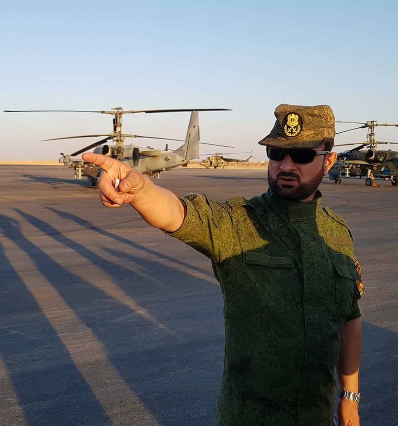 Thiếu tướng Suheil al-Hassan giao nhiệm vụ chiến đấu cho đơn vị đổ bộ đường không của lực lượng Tiger = Ảnh Syrian Reposters