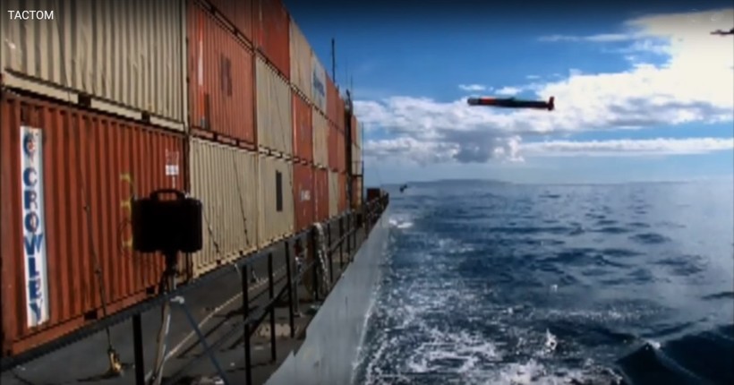 Ảnh video - tên lửa Tomahawk tấn công tàu mục tiêu đang di chuyển - ảnh USNI