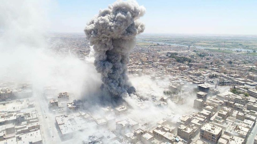 Không quân liên minh do Mỹ dẫn đầu không kích ở Raqqa