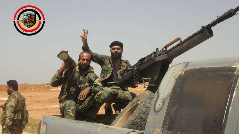 Binh sĩ lực lượng Lá chắn Qalamoun trên vùng sa mạc tỉnh Homs - ảnh Masdar News