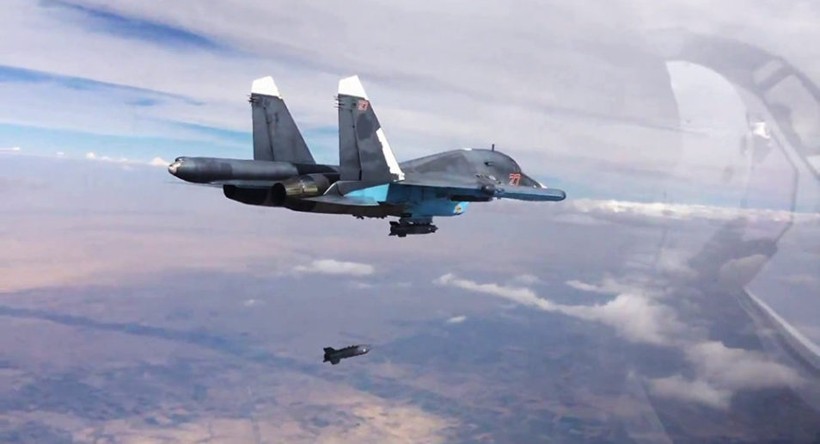 Máy bay ném bom Su-34, sử dụng vũ khí chính xác không kích IS - ảnh minh họa Masdar News