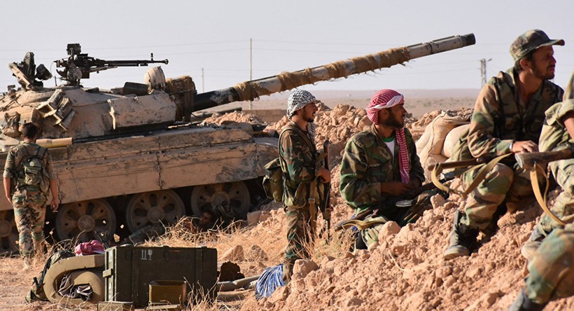 Quân đội Syria tiến hành cuộc tấn công vào ngôi làng Baghiliyah phía tây bắc thành phố Deir Ezzor - ảnh South Front