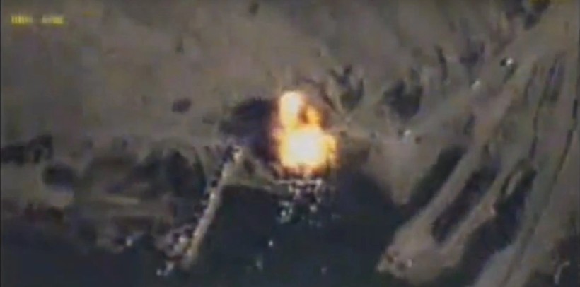 Không quân Nga không kích dọc bờ sông Deir Ezzor - ảnh video Ruvesna