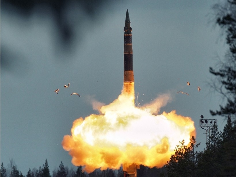 Phóng tên lửa đạn đạo RS-12M "Topol" - ảnh minh họa Masdar News