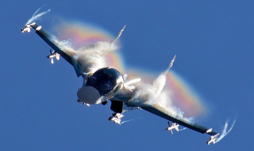 Máy bay ném bom chiến thuật Su-34 tiêu diệt mục tiêu - ảnh Bộ quốc phòng Nga