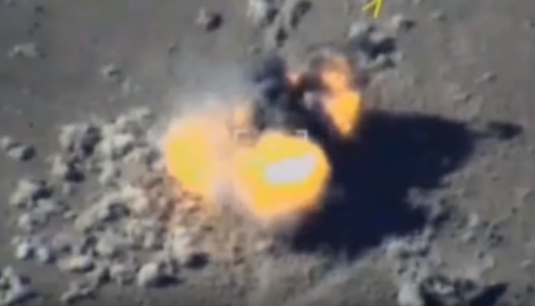 Không quân Nga không kích hủy diệt một kho vũ khí lớn của phiến quân ở Idlib - ảnh video Bộ quốc phòng Nga