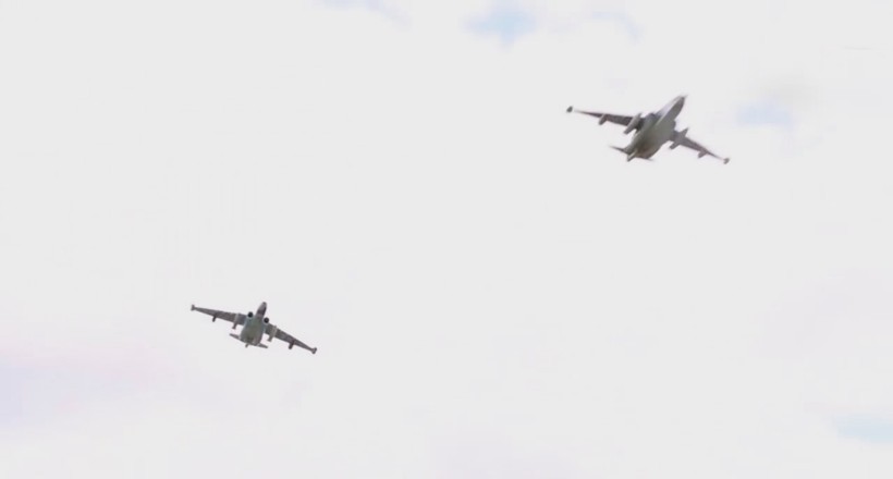 Không quân Nga yểm trợ quân đội Syria tấn công ở Deir Ezzor - ảnh video South Front