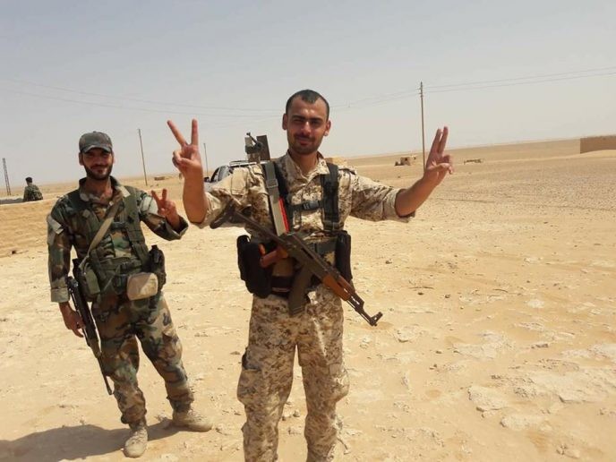 Quân đội Syria mừng chiến thắng Trạm bơm T-2 trên sa mạc Deir Ezzor - ảnh minh họa Masdar News