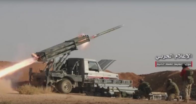 Pháo binh quân đội Syria tập kích hỏa lực đánh đuổi IS trên chiến trường khu vực T-2 - ảnh minh họa Masdar News