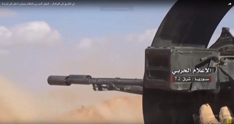Quân đội Syria đánh trả cuộc tấn công của IS trên chiến trường Mayadeen - ảnh video truyền thông Hezbollah