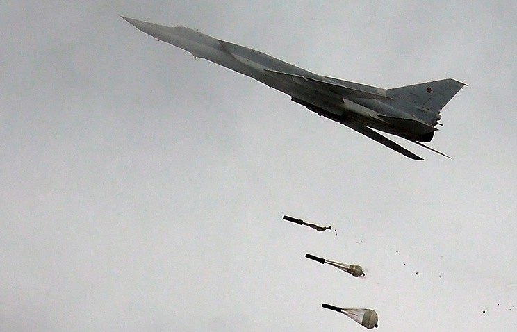 Máy bay ném bom chiến lược tầm xa Tu-22M3 không kích ở Syria, ảnh minh họa Masdar News