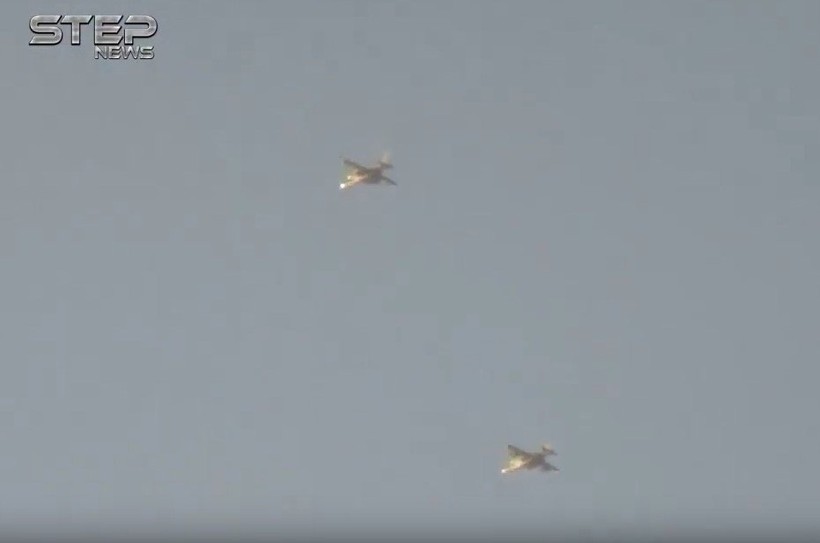 Máy bay Su-25 cường kích chiến trường trên không phận tỉnh Hama - ảnh video STEP