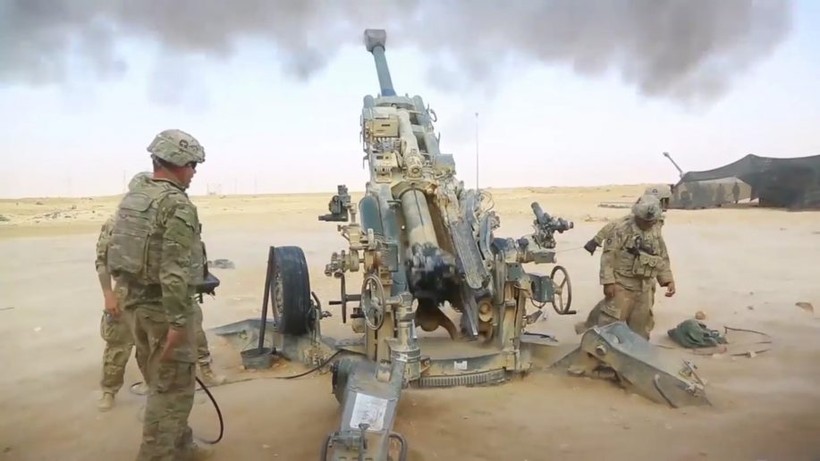 Một khẩu đội lựu pháo Howitzer 155mm M777A2 đang hoạt động trên chiến trường Iraq - ảnh Masdar News