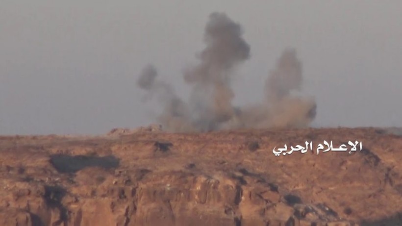 Lực lượng Houthi phóng tên lửa tấn công chiến tuyến của quân đội Ả rập Xê út - ảnh minh họa Masdar News