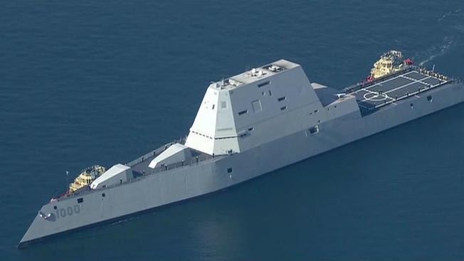 Khu trục hạm USS Zumwalt (DDG - 1000) rời căn cứ Hải quân San Diego - ảnh Millitary San Diego.
