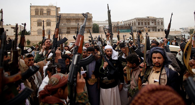 Các tay súng phong trào Houthi trên đường phố Sana'a - ảnh minh họa Masdar News