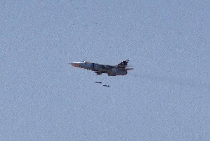 Máy bay ném bom chiến trường Su-24 không kích - ảnh minh họa South Front
