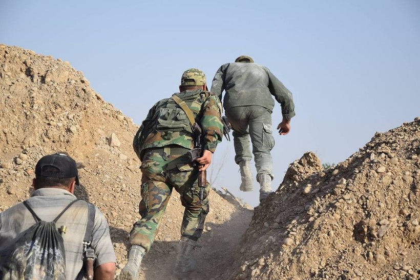 Binh sĩ quân đội Syria tiến công trên chiến trường Đông Ghouta - ảnh minh họa Masdar News