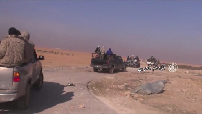 Lực lượng Vệ binh Cộng hòa tiến quân trên  vùng nông thôn miền đông bắc Hama - ảnh Muraselon