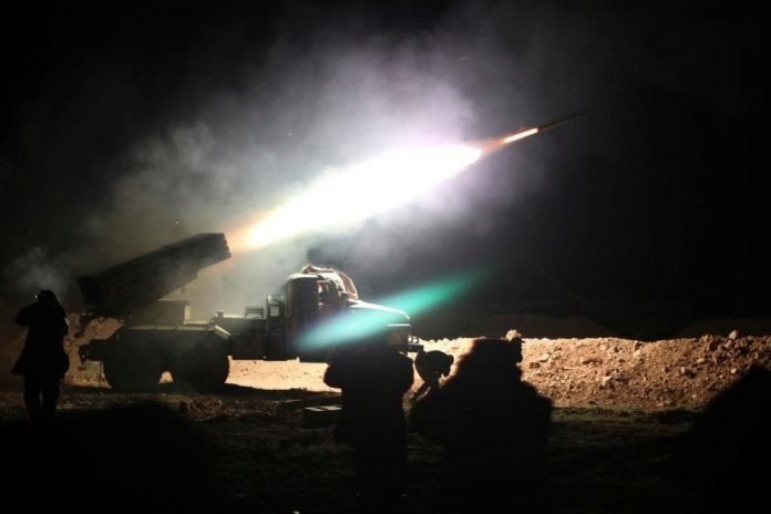 Pháo phản lực Syria phóng đạn, ảnh minh họa Masdar News