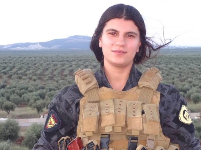 Nũ binh người Kurd Avesta Khabur, được cho là đã đánh bom tự sát ngăn chặn cuộc tấn công của quân Thổ Nhĩ Kỳ - ảnh Masdar News