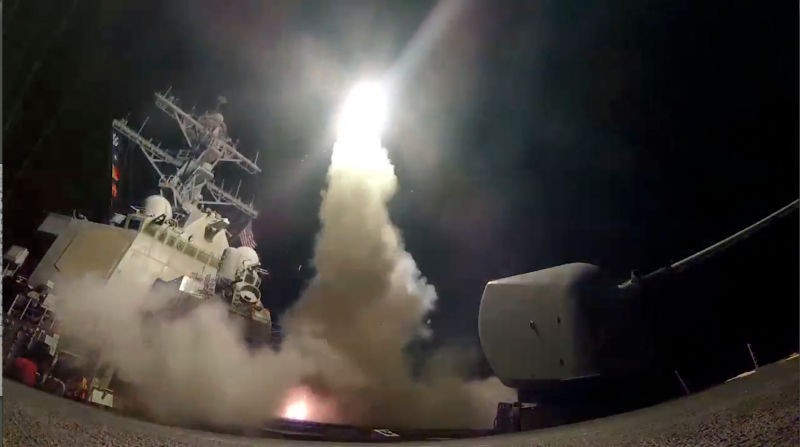 Hải quân Mỹ phóng tên lửa hành trình Tomahawk tấn công quân đội Syria nhân vụ chất độc hóa học ở Idlib - ảnh FoxNews