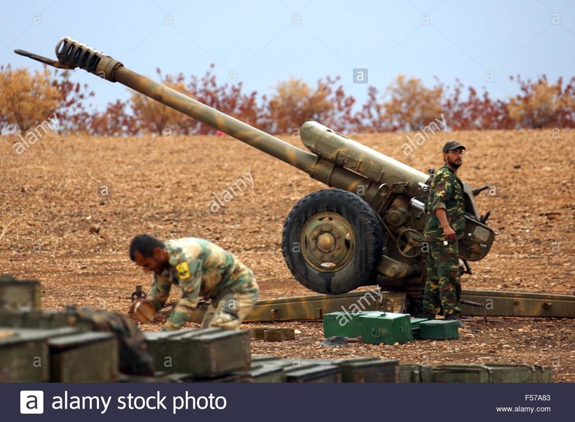 Pháo binh quân đội Syria, tiến công trên chiến trường Deir Ezzor - ảnh minh họa Masdar News