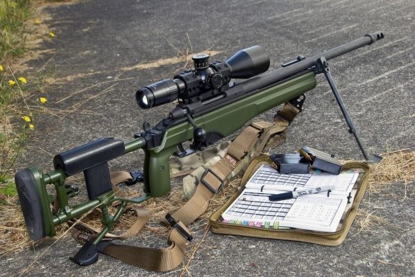 Khẩu súng bắn tỉa hiện đại do Phần Lan sản xuất được chiến binh dân quân Donbass mua lại từ quân đội Kiev - ảnh VoiceNovorossia