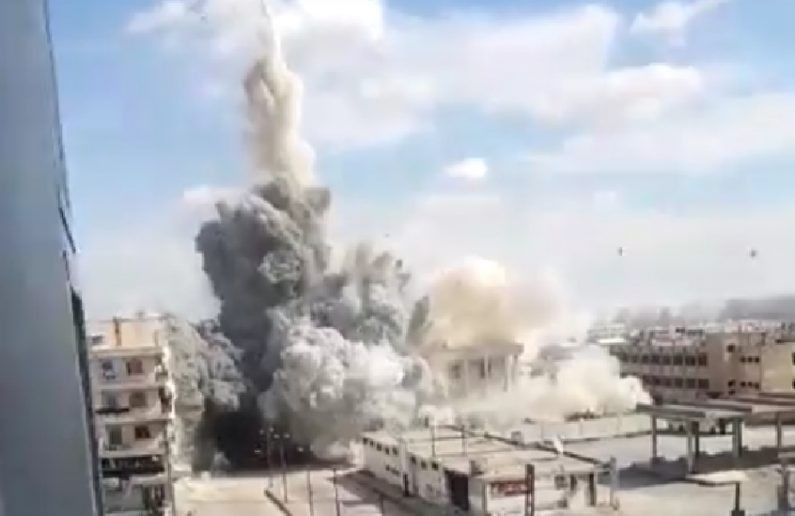 Không quân Nga sử dụng bom xuyên bê tông hạng nặng tấn công khủng bố ở Idlib - ảnh minh họa video