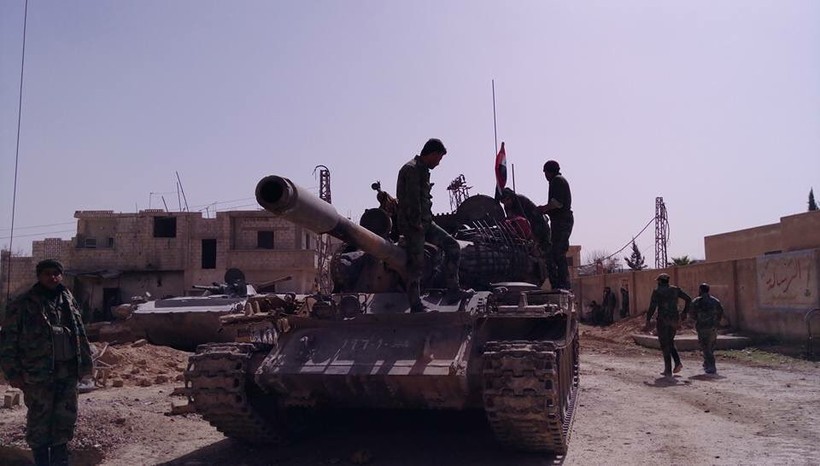 Xe tăng quân đội Syria trên chiến trường Đông Ghouta - tạm ngừng chiến sự. Ảnh minh họa Masdar News